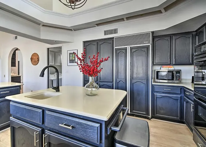Heated Saltwater Pool: Group Getaway In Scottsdale