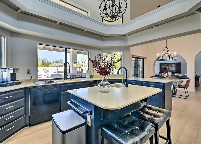 Heated Saltwater Pool: Group Getaway In