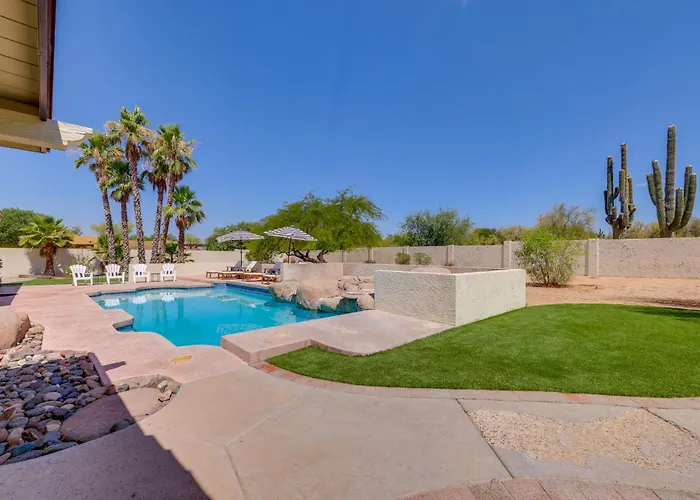 Heated Saltwater Pool: Group Getaway In Holiday home *