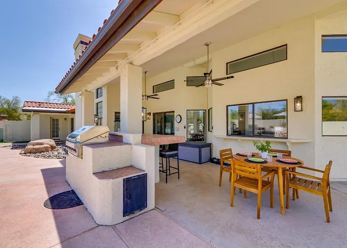 Heated Saltwater Pool: Group Getaway In Holiday home *