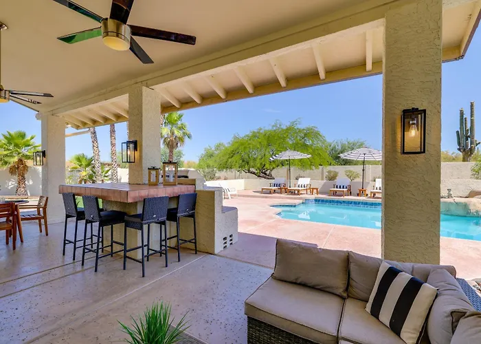 Heated Saltwater Pool: Group Getaway In Holiday home *